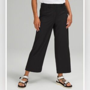 Lululemon City Sleek 5 Pkt Wide Leg cropped Pant